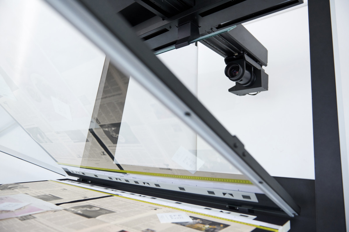 Der Zeutschel Aufsichtscanner OS HQ lässt sich mit einem optischen Zoom sowie Buchwippen und Aufnahmetischen erweitern.